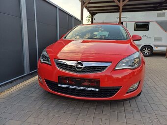 Benzínová Opel Astra 74066km... rok 2010 - 10
