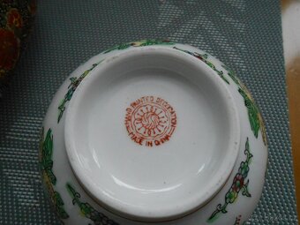 11kusů starý čínský porcelán - jedno víčko má lepenou špičku - 10