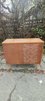 Retro knihovna na nožkách - 10