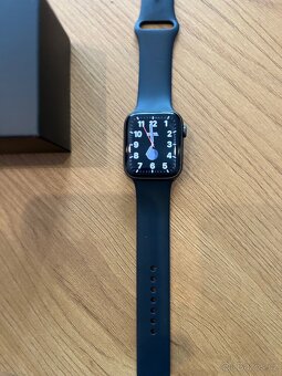 Apple Watch 5 Nike, 84%,44mm - 10
