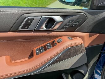 BMW X5 M50i 390kw, noční vidění, masáže, full výbava - 10