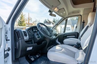 Autokaravan 2022 Bürstner IXEO 726G – Plne vybavený 🚐✨ - 10