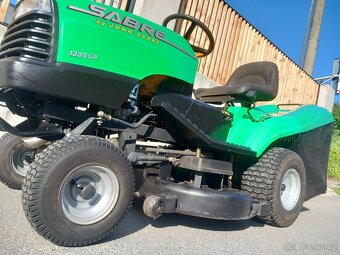 Prodám zahradní traktor Sabre John Deere - 10