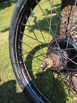 Prodám originální patinové kolo ČZ 150 C s linkami + brzda - 10