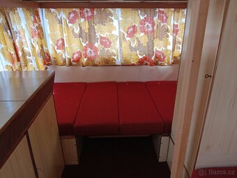 Obytný laminátový karavan - 10