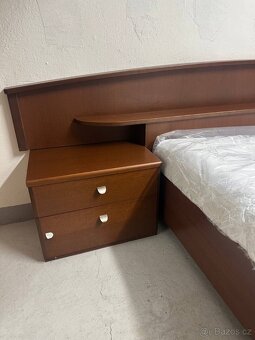 Ložnicová sestava – masivní vzhled, tmavý dekor - 10