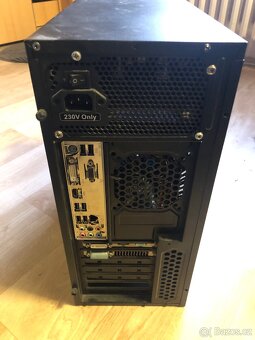 Herní starší počítač s monitorem Asus 60hz - 10