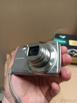 FUJIFILM. FINEPIX F100 fd - 10