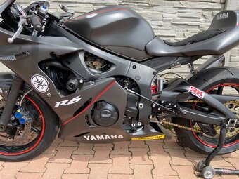 YAMAHA R6 - 10