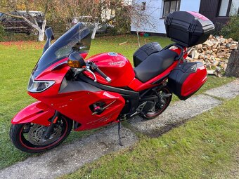 Triumph Sprint ST 1050 - 10