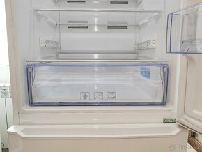 Lednice s mrazákem BEKO CN237231 K60365NE Na díly - 10