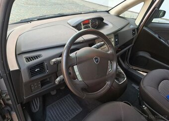 Lancia Musa 1,4 i Comfort benzín manuál 66 kw - 10
