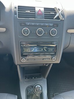 VW Touran LIFE 1.2 TSI, r. 2013, jen 103tkm, serviska - 10