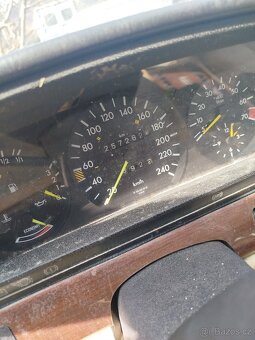 Mercedes Benz 280 SE W126 - 10