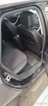 Opel Astra sports touter 2.0 cdti - 10