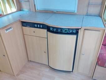 DETHLEFFS pro 4.Fr.postel. Mover+bat. Sprcha. 100km/h - 10