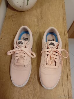 Nike dámské tenisky Solarsoft vel. 39 - 10