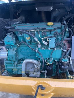 Kolový nakladač Volvo L40B - 10