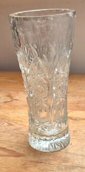 Retro krásná dobrušovaná váza ,20 cm výška.97 dkg váha - 10