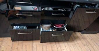 Moderní černá lesklá linka se spotřebiči,5804 - 10