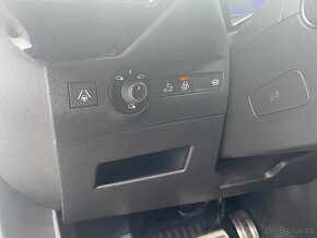 DS 7 Crossback  -- TOP STAV --10 900km, 1maj. ČR. 8AT - 10