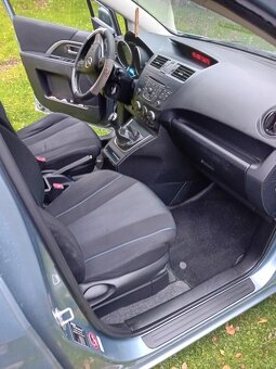 Mazda 5 - 10