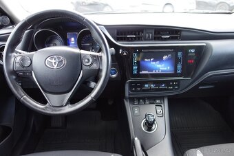 Toyota Auris HYBRID 1.8 73kW 2015 - 10