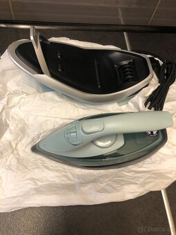 Bezdrátová napařovací žehlička Tefal fv6670e0 nová - 10