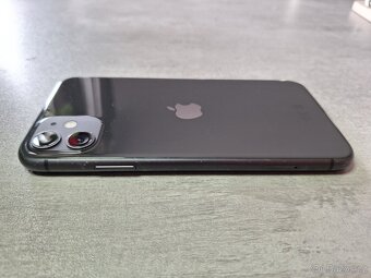 iPhone 11 64GB Black - baterie 83% - 10