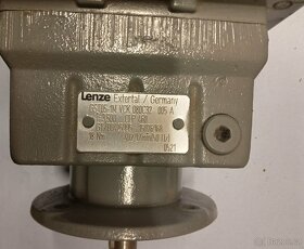 Elektromotor s převodovkou LENZE; 0,75 kW, 403 ot/min, 18Nm. - 10