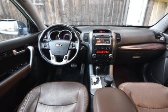 Kia Sorento 2.2 CRDI 145kw automat 4x4 7míst 2012 - 10