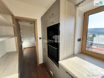 Pronájem domu 4+kk, 170 m2, po rekonstrukci, terasa, krásná - 10