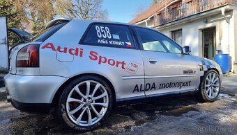 Závodní auto Audi A3 - 10