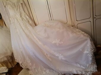 svatebni šaty s vlečkou - 10