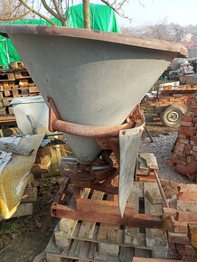 Rozmetadlo na hnojivo - 10