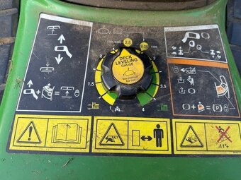 John Deere X 304 - 10