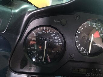 Honda VFR 750 F - 10