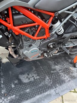 KTM Duke 125 rok 2022 - 10