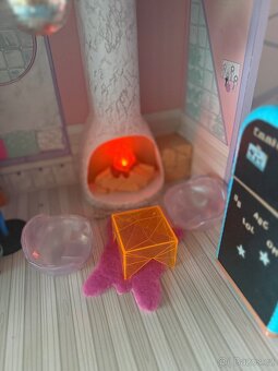 Lol surprise zimní chata - 10