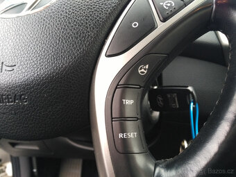 Hyundai i30 1.6i 88 kW - 10
