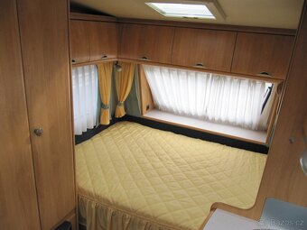 Prodám karavan Hobby 400 SF,r.v.2004 + mover + předstan. - 10