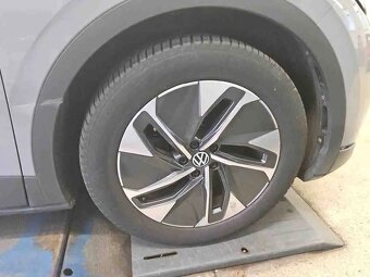 Volkswagen ID.4 Tech 150kw/matrix/tepelko/panorama/360°kamer - 10