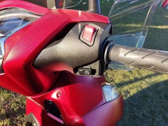 Honda SH 350 i ABS, TC (2021) kufr, CZ doklady - 10