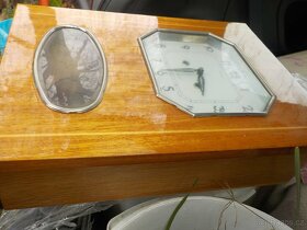 Staré dřevěné a porcelánové hodiny - 10