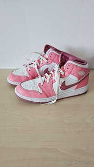 Nike Air Jordan 1 Mid Valentine's Day 39 - 10