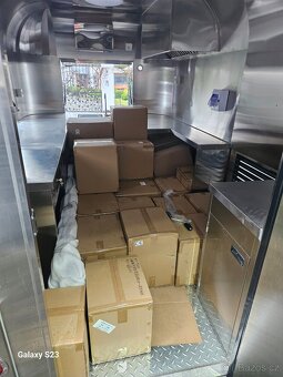 Food truck gastro přívěs v stylu Airstream - 10