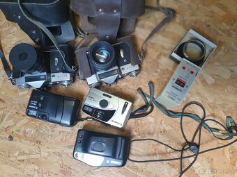 Stare fotoaparaty plus dva kusy ZENITH E. - 10