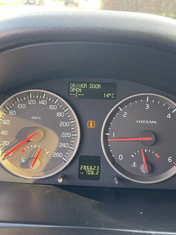 VOLVO S40 2.0D 98KW 1 majitel - 10