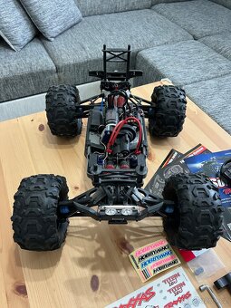 RC model Traxxas Summit 1/8 Brushless - 10