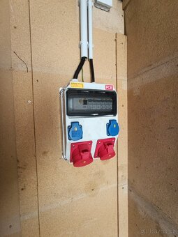 Zateplený skladový kontejner IZZY 3x2,5m (10ft) - 10